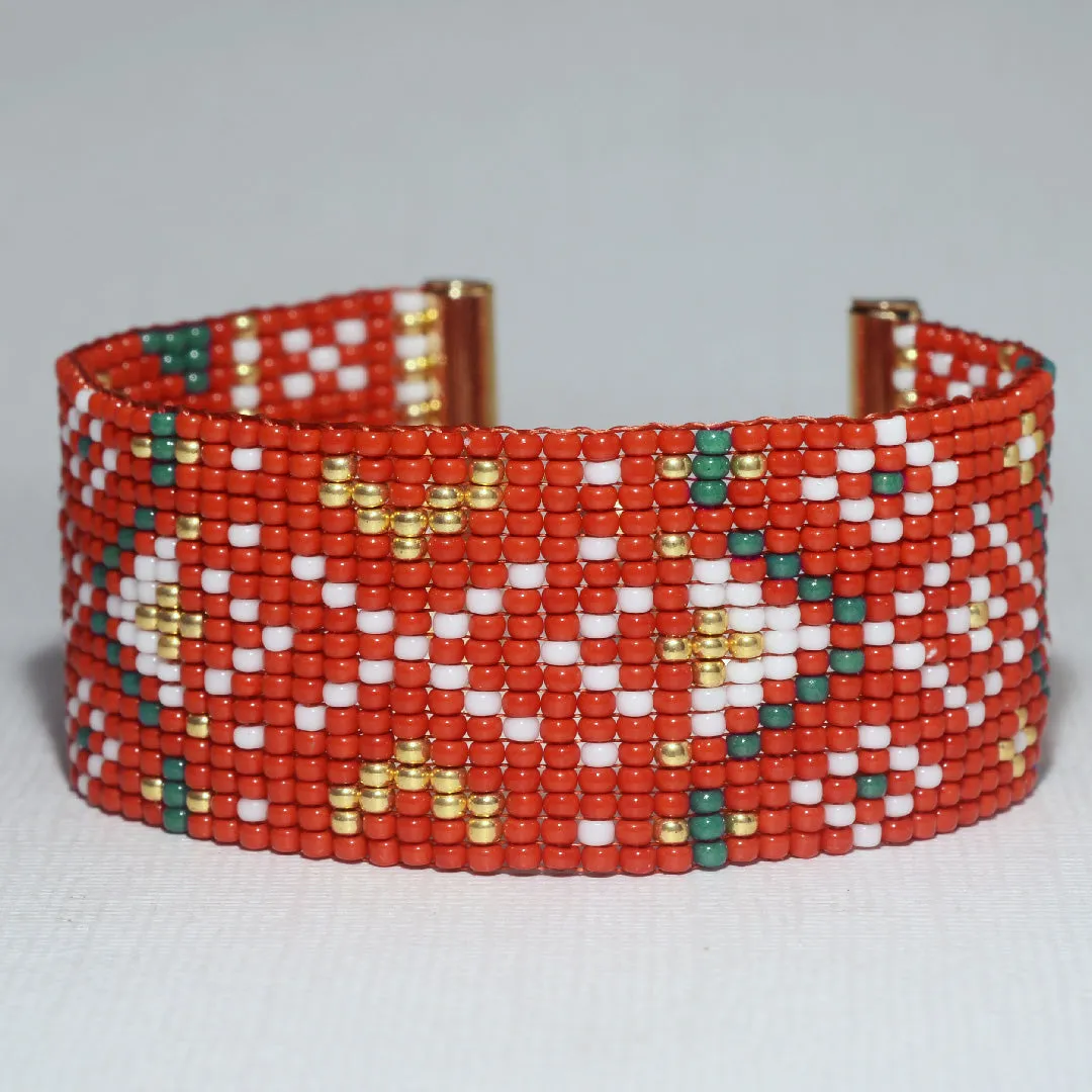 A Classic Christmas Loom Bracelet