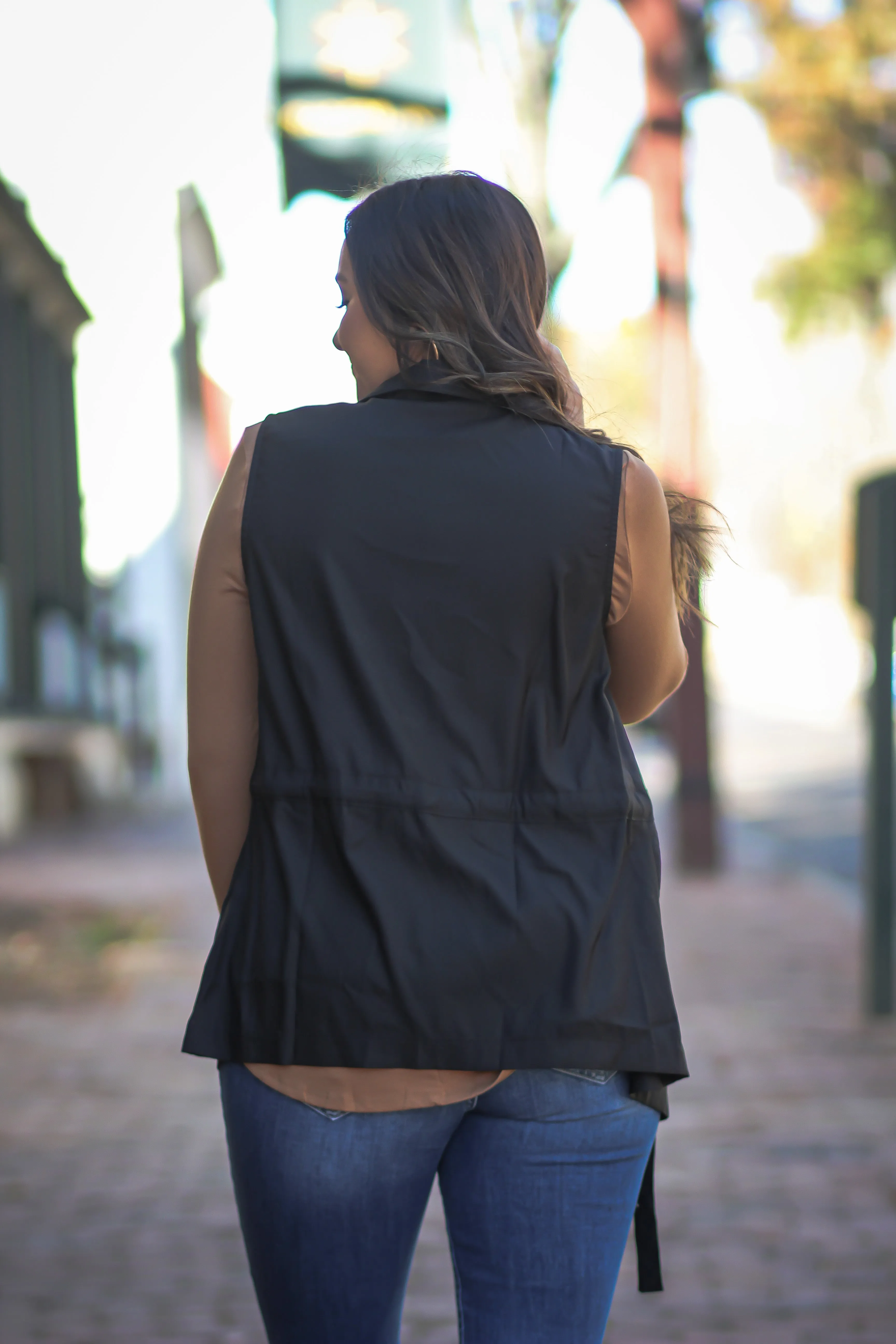 Black Lightweight Utility Vest In Regular & Curvy